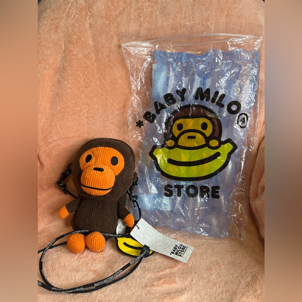 ✨NWT✨BAPE Baby Milo Corduroy Plush Mobile Bag 🍌
